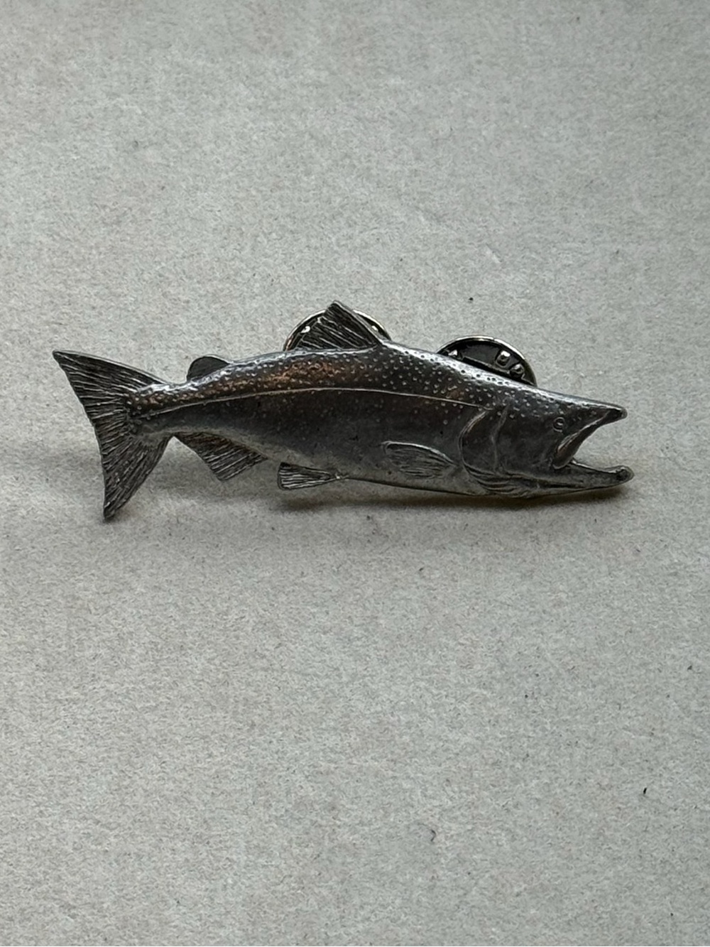 Vintage 1987 GG Harris pewter fish brooch